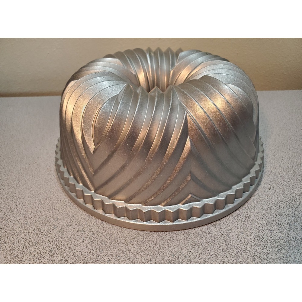 Nordic Ware Bavaria Bundt Cake Pan Silver Aluminum 10 Cup Non-Stick Baking Mold